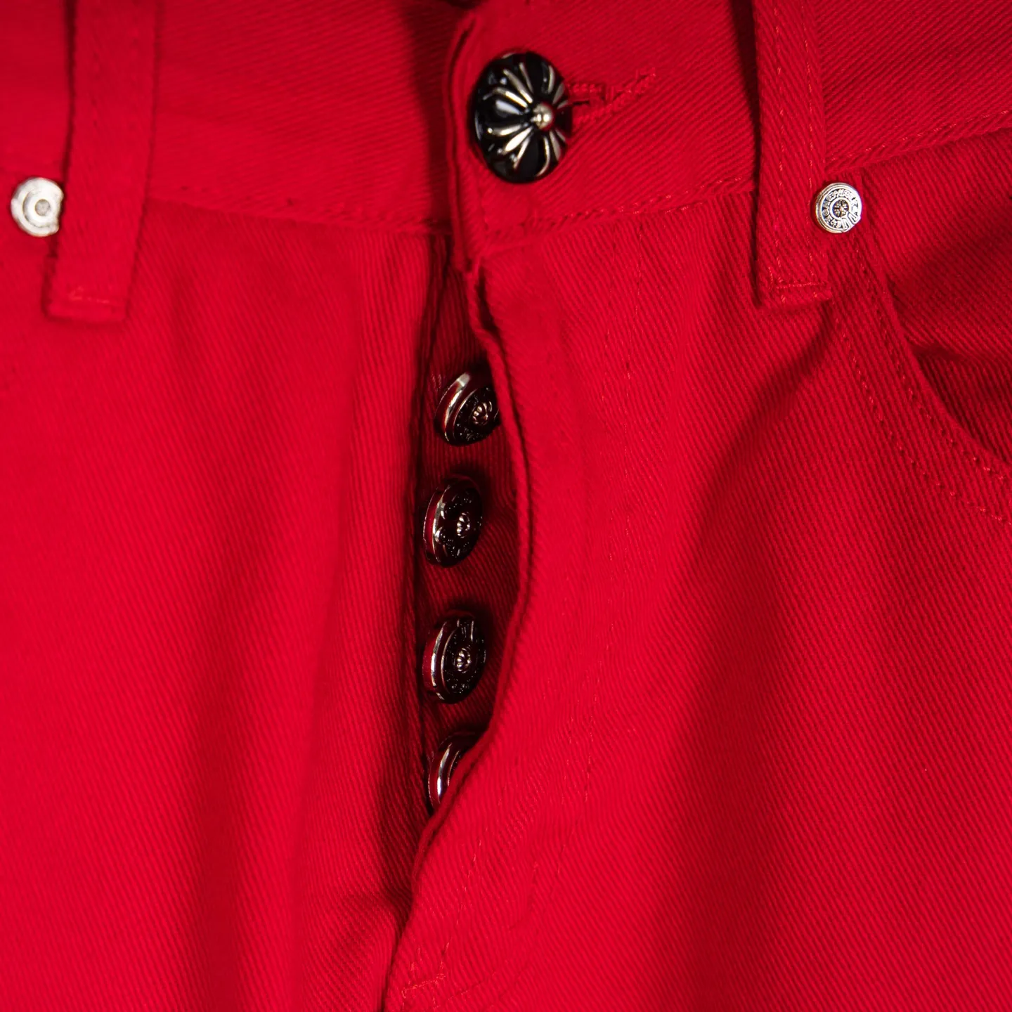 P260 CHROME HEARTS 25ss dopamine Chinese red cross leather washed jeans - Full of exploring the ultimate in fashion, Chrome Hearts' new Chrome Hearts pants not only present a unique style, but the fresh ice blue color looks particularly youthful and energetic. The mid-high waist design is paired with a lazy and casual style, which not only shows long legs but also maintains a casual feel. It is a must-have fashion choice for trendy men and trendy women. Style No.: 1789 Color: Dopamine Red Size: 28 30 32 34